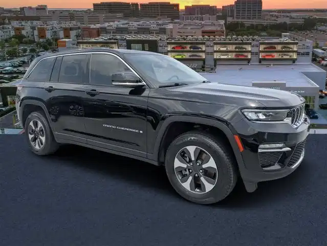 2022 Jeep Grand Cherokee 4xe 4x4's photo
