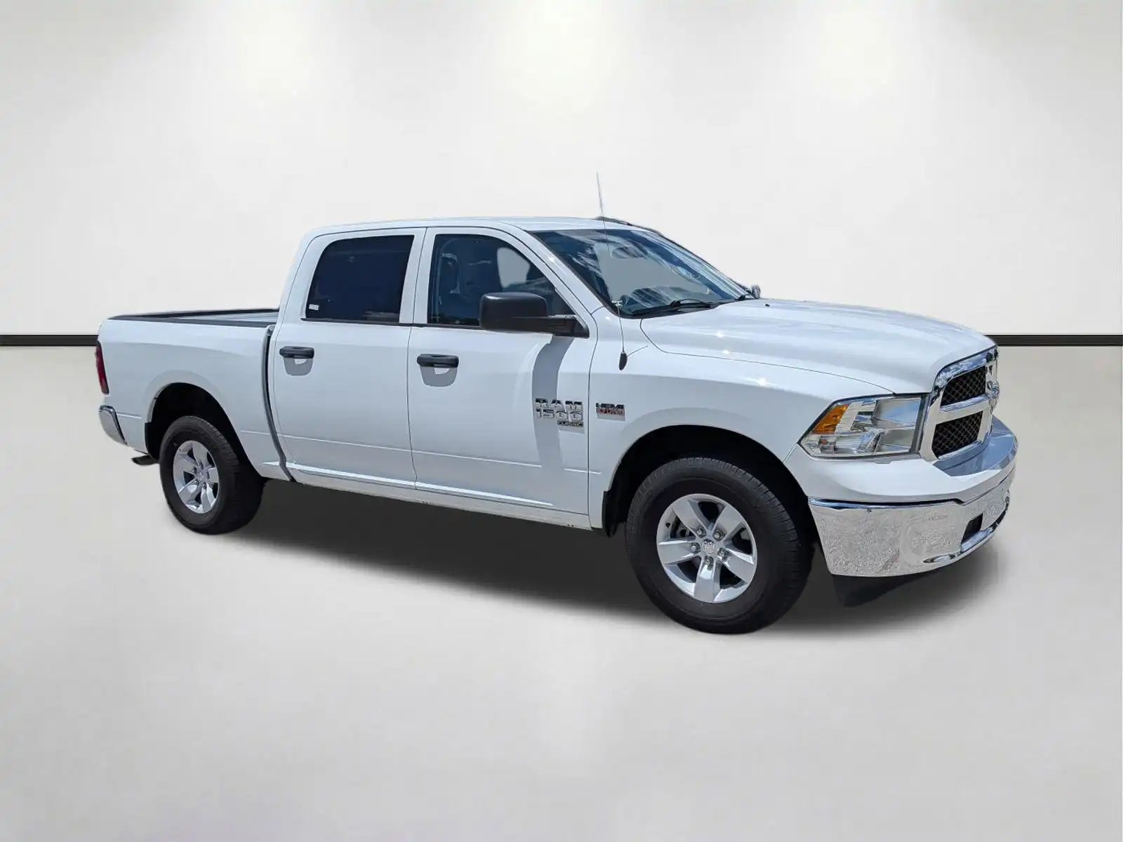 2022 RAM 1500 Classic Tradesman 4x4 Crew Cab 5'7's photo