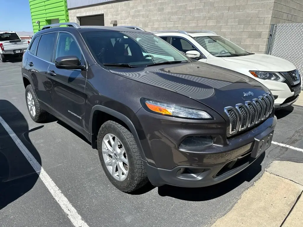 2014 Jeep Cherokee Latitude 4WD photo 3