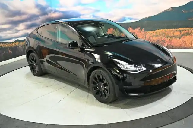 2022 Tesla Model Y Long Range Dual Motor All-Wheel Drive's photo