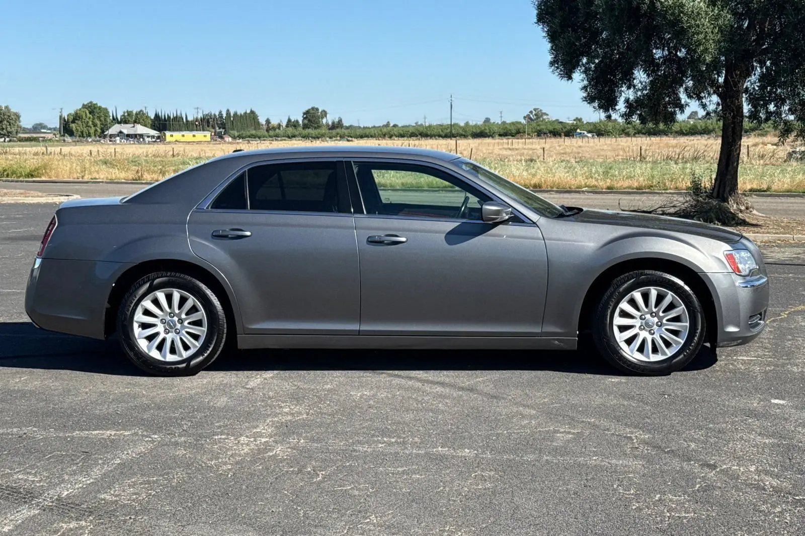 2012 Chrysler 300 Base photo 3