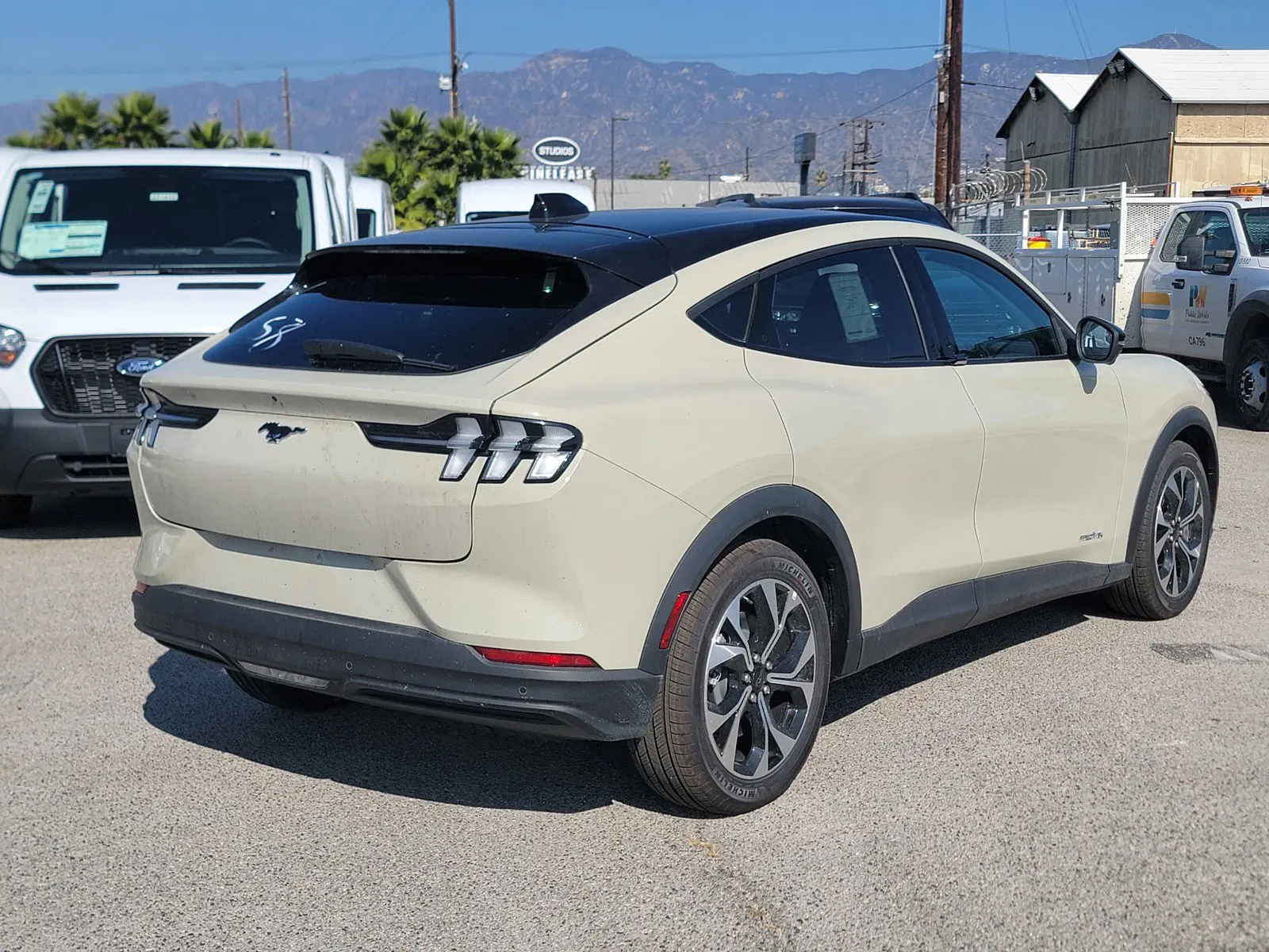 2025 Ford Mustang-Mach-e Select photo 4