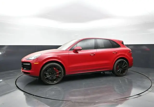 2023 Porsche Cayenne Turbo photo 3