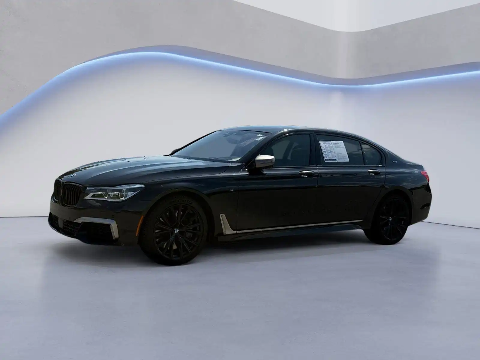 2017 BMW 7 Series M760i xDrive's photo