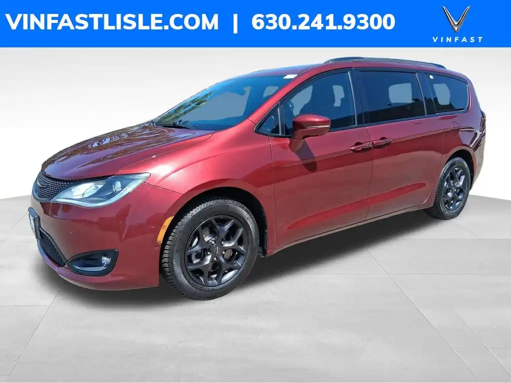 2019 Chrysler Pacifica Limited's photo