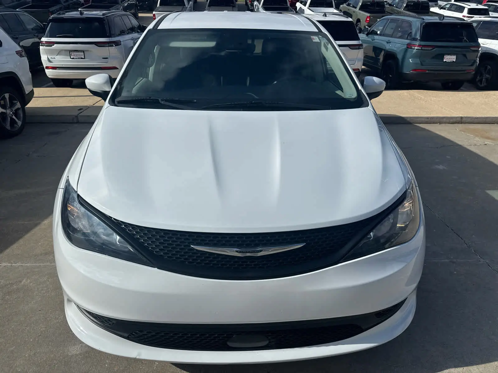 2023 Chrysler Voyager LX photo 3