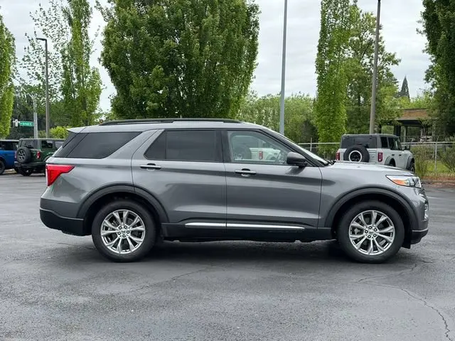 2021 Ford Explorer XLT 4WD photo 3