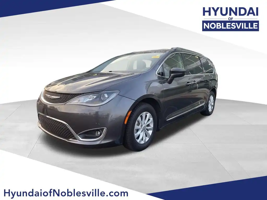 2019 Chrysler Pacifica Touring L's photo