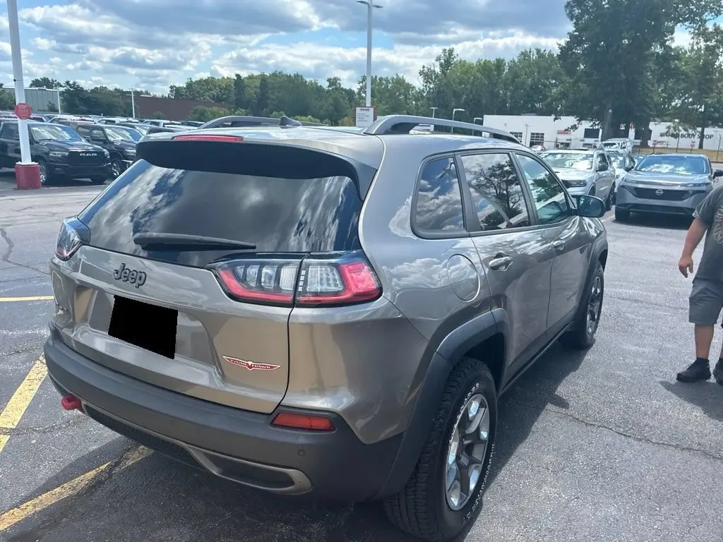 2019 Jeep Cherokee Trailhawk 4X4 photo 3