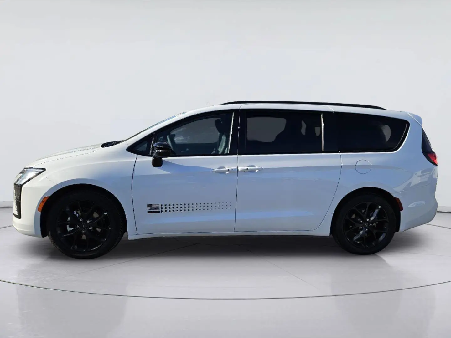 2027 Chrysler Pacifica Select photo 3