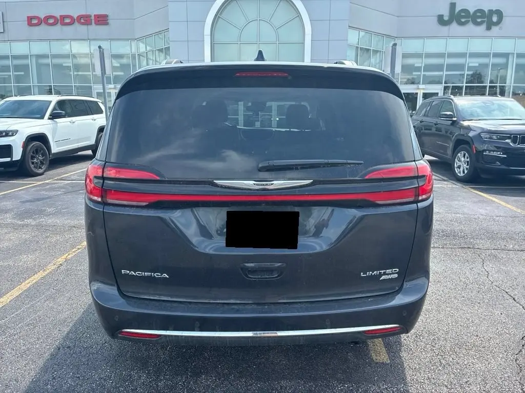 2021 Chrysler Pacifica Limited photo 5