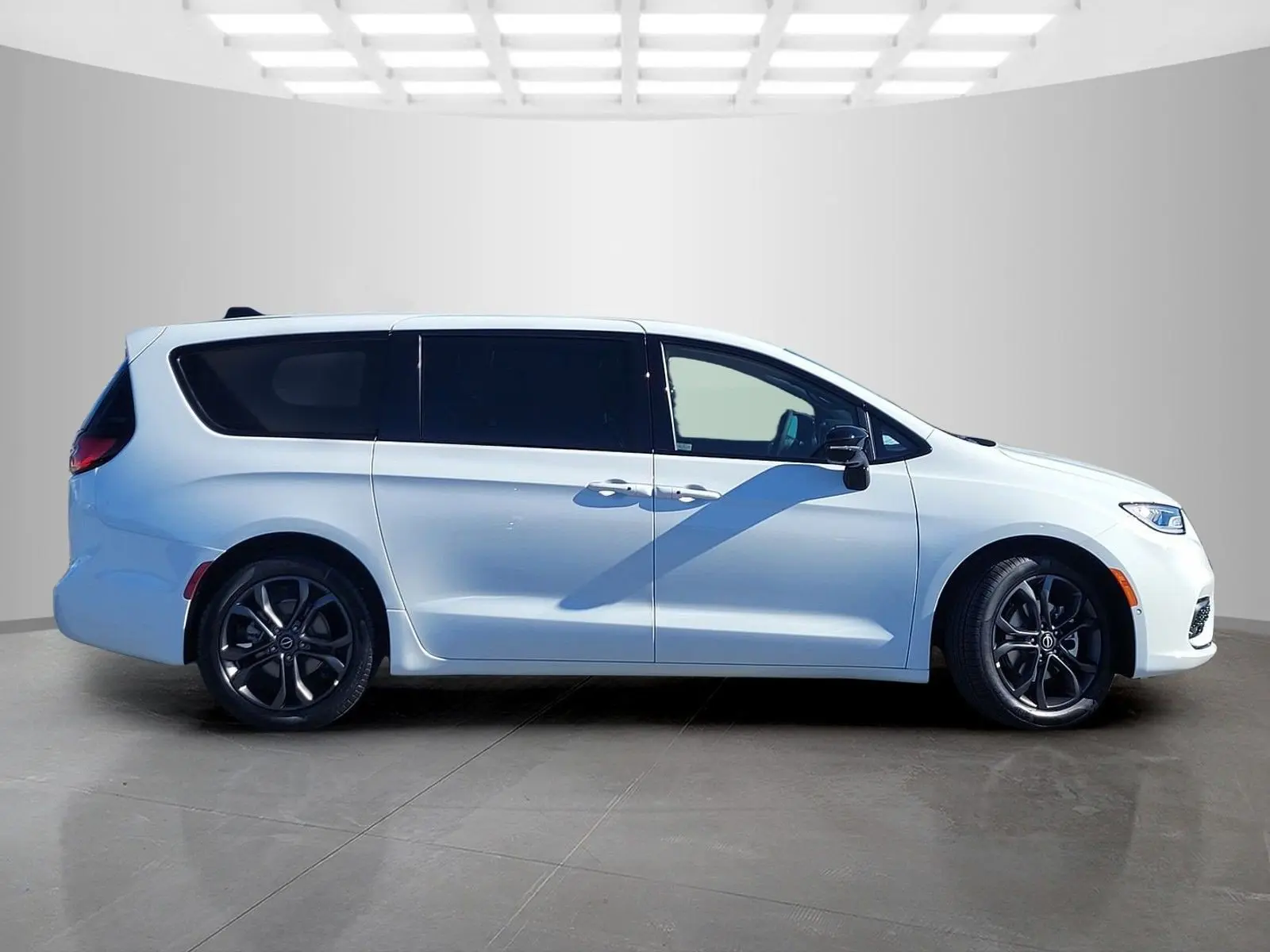 2026 Chrysler Pacifica Select photo 4