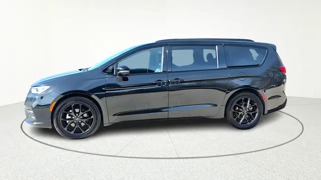 2025 Chrysler Pacifica Limited photo 4