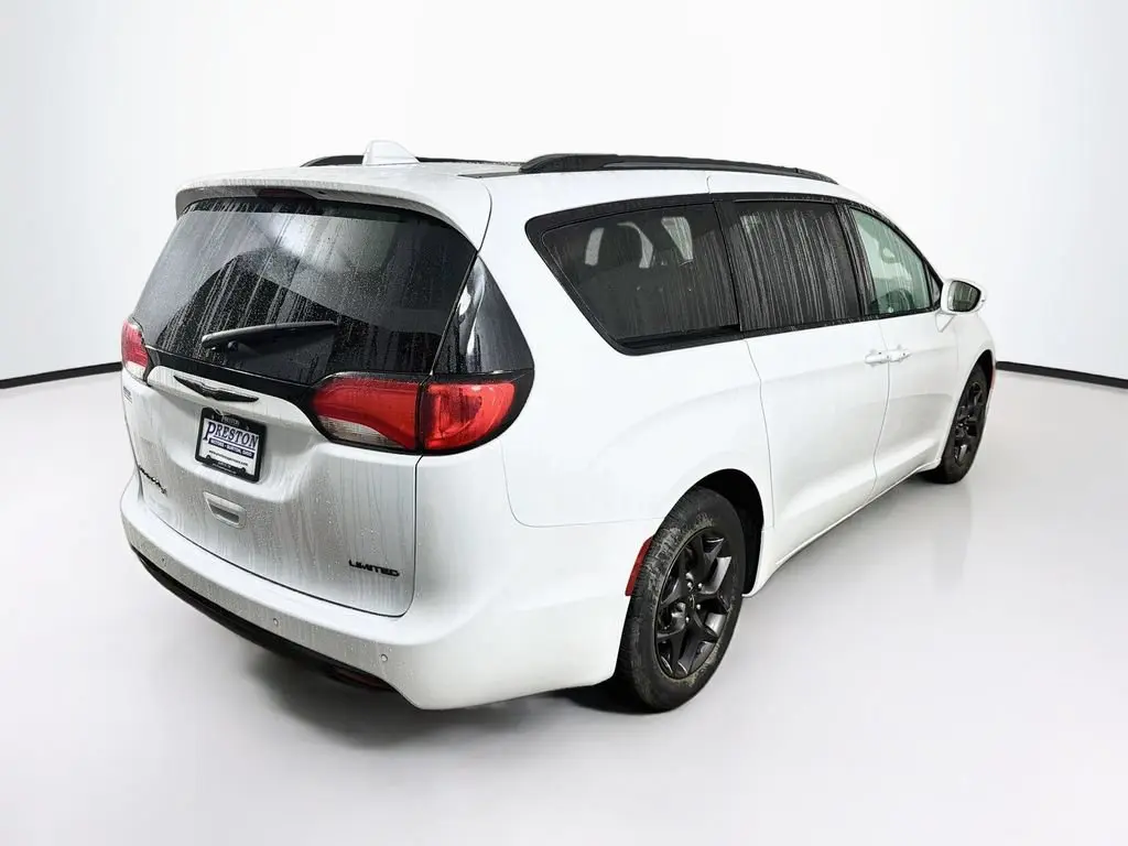 2020 Chrysler Pacifica Limited photo 5