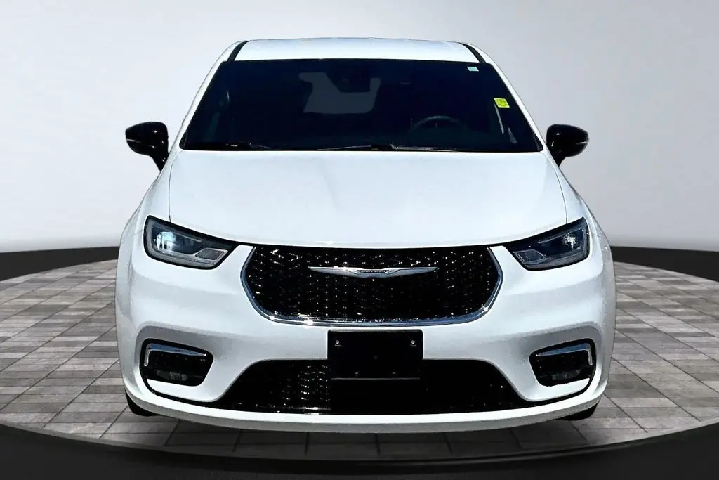 2025 Chrysler Pacifica Select photo 3
