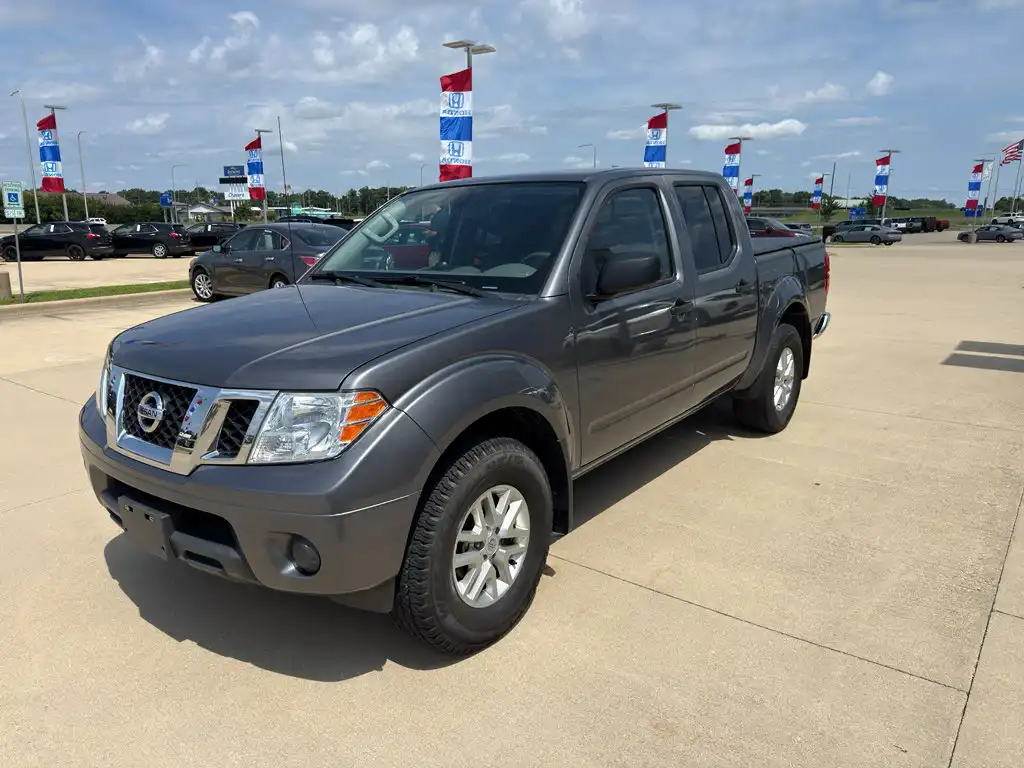 2020 Nissan Frontier SV Crew Cab 4X4 SWB's photo