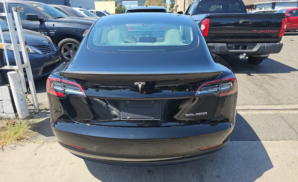 2023 Tesla Model 3 Performance photo 4
