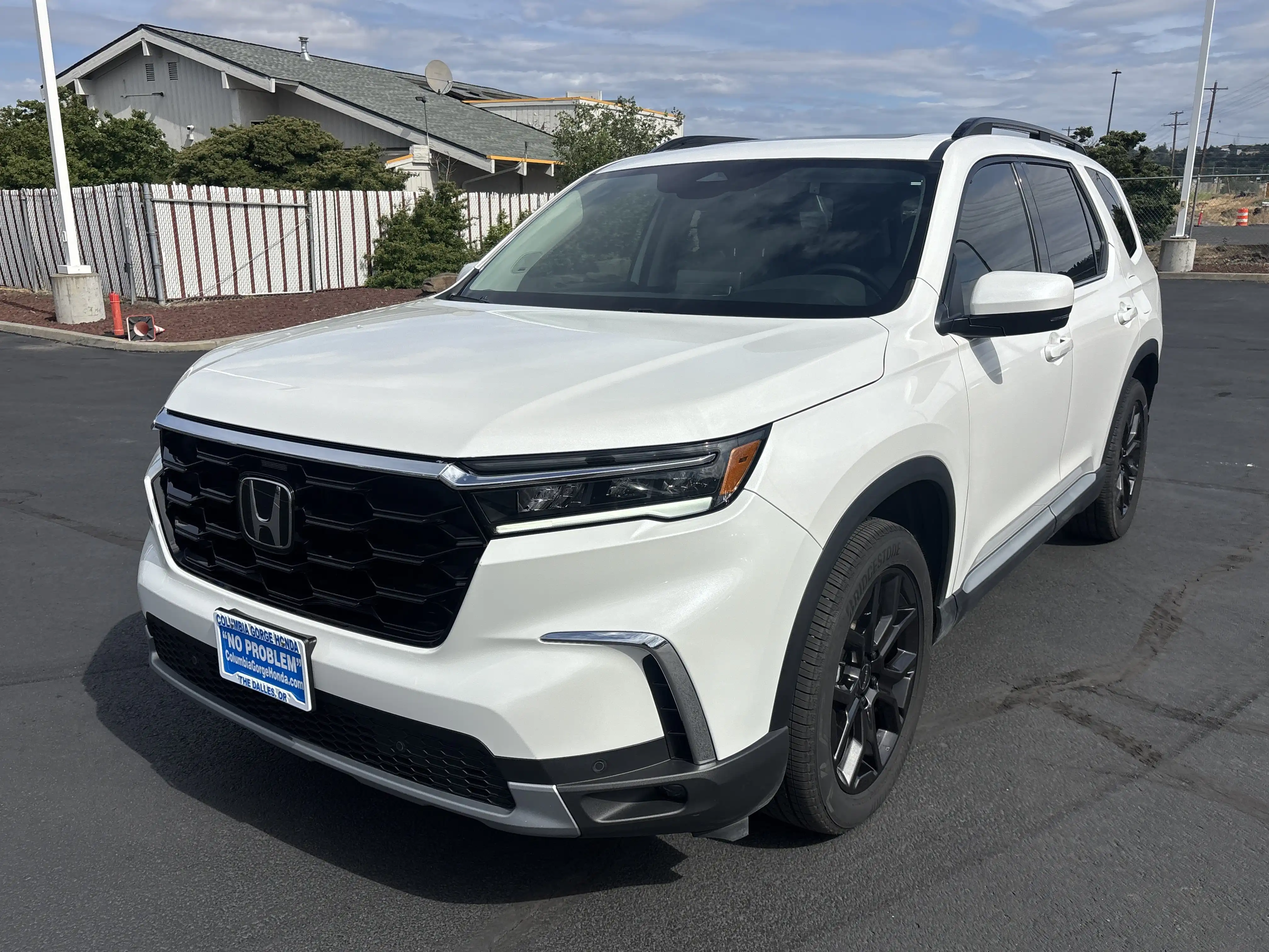 2025 Honda Pilot Touring AWD's photo