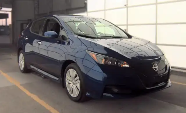 2025 Nissan Leaf S's photo