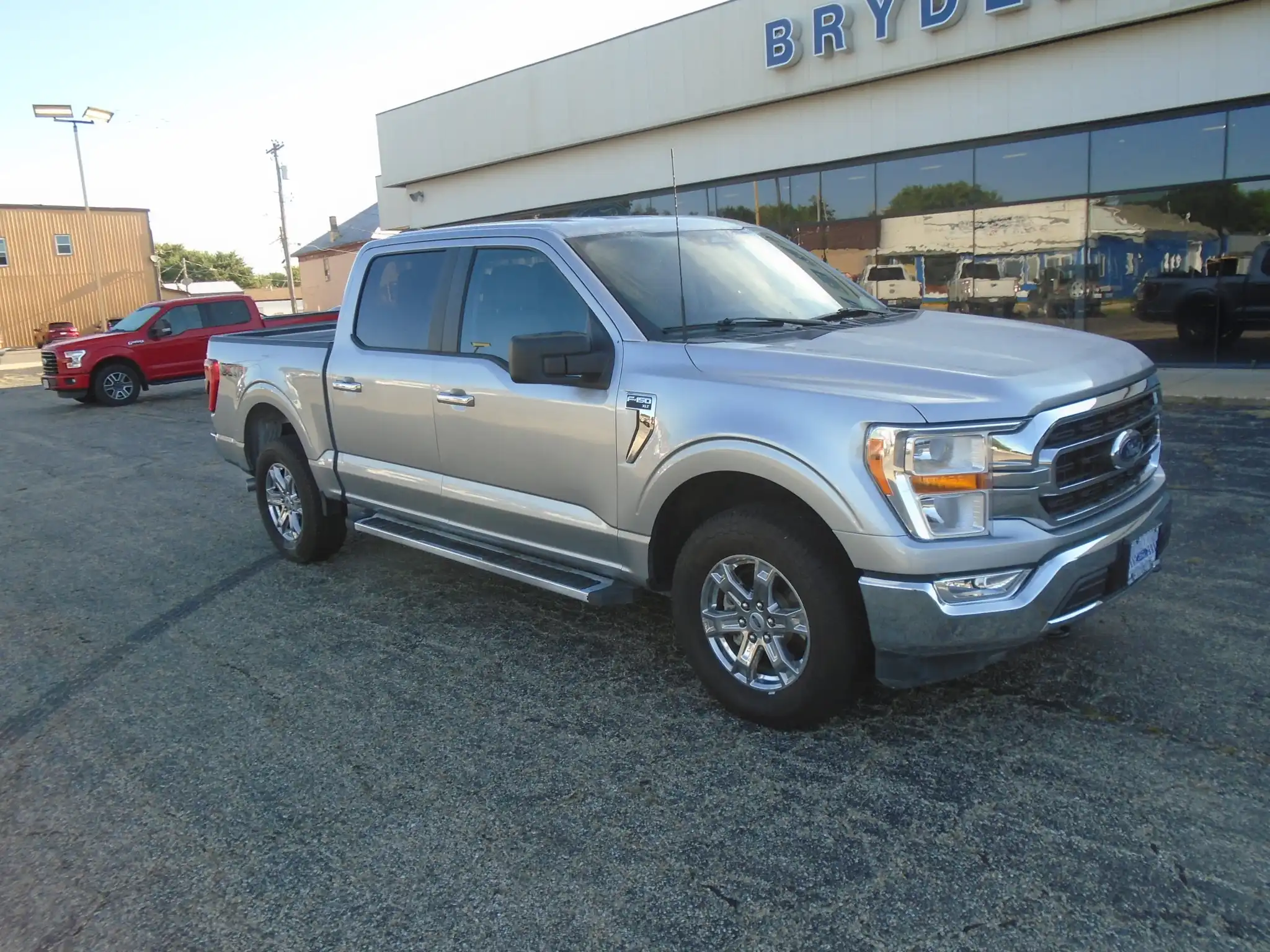 2023 Ford F-150 XLT 4WD SuperCrew 145 in's photo