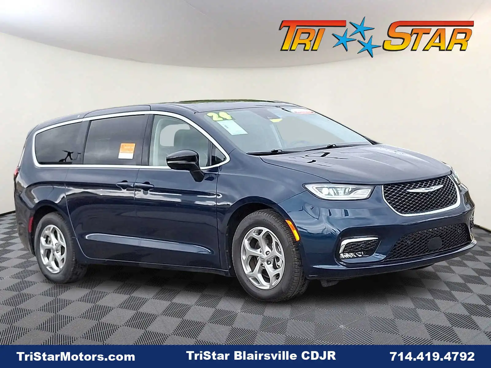 2024 Chrysler Pacifica Limited's photo