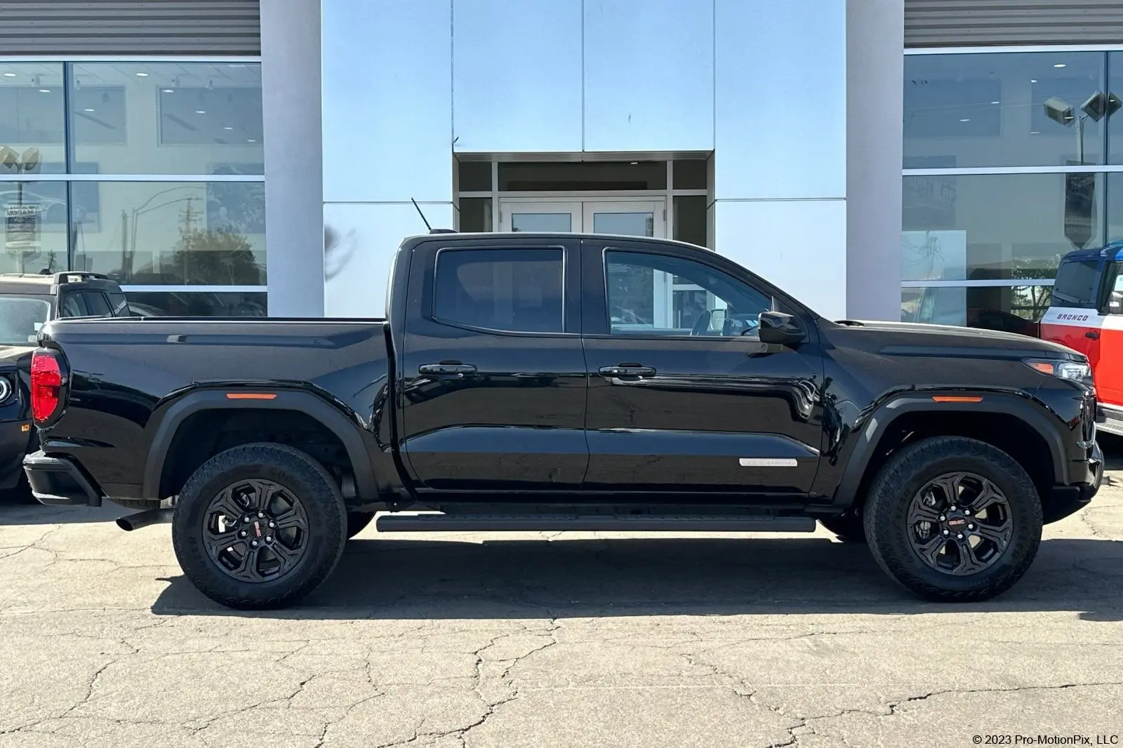 2025 GMC Canyon Elevation 2WD Crew Cab Short Box photo 3