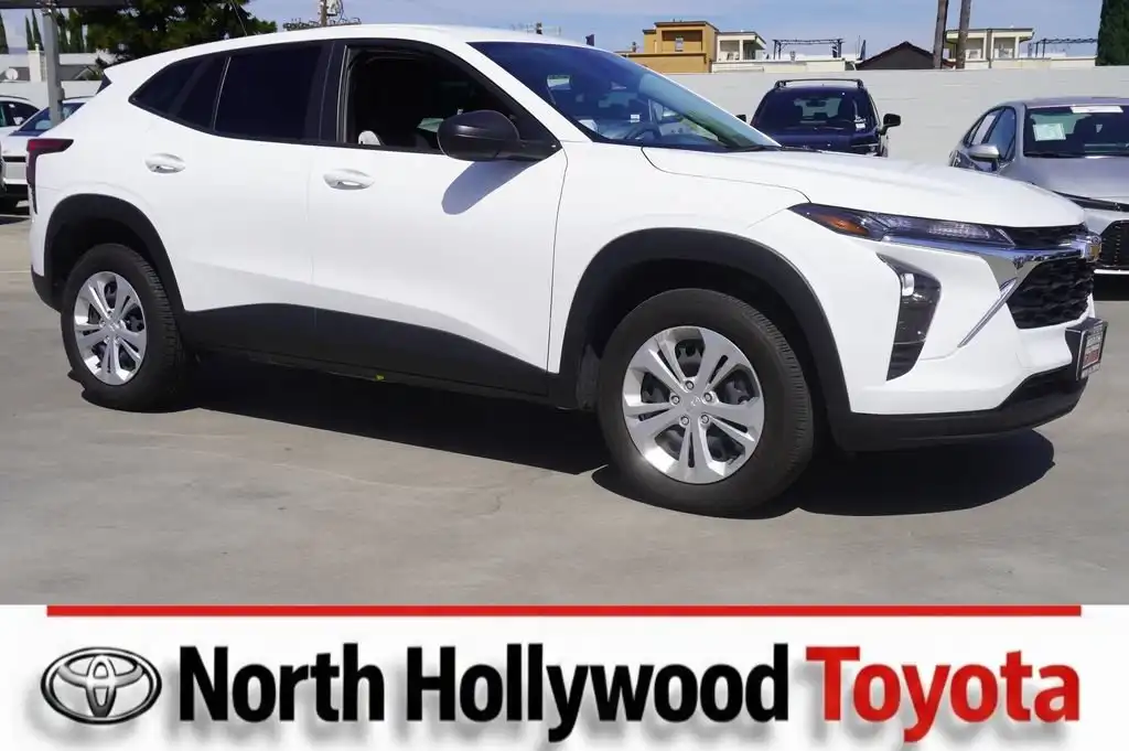 2025 Chevrolet Trax LS's photo