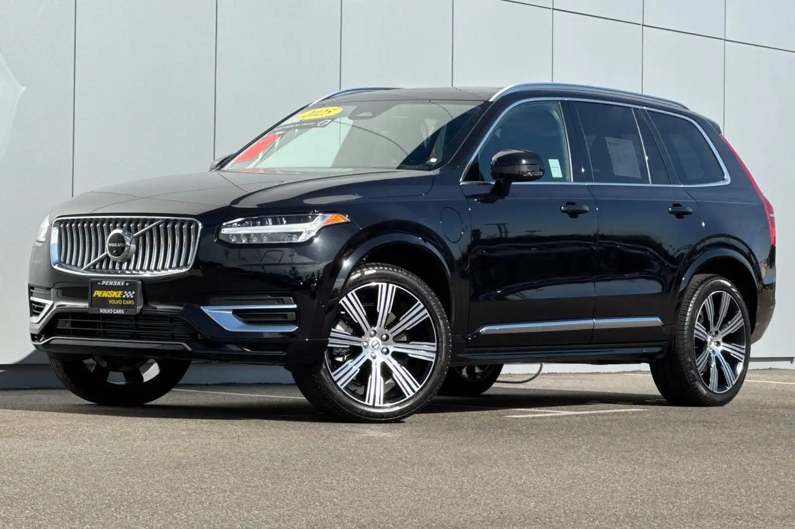 2025 Volvo XC90 T8 Recharge Ultra Bright AWD's photo