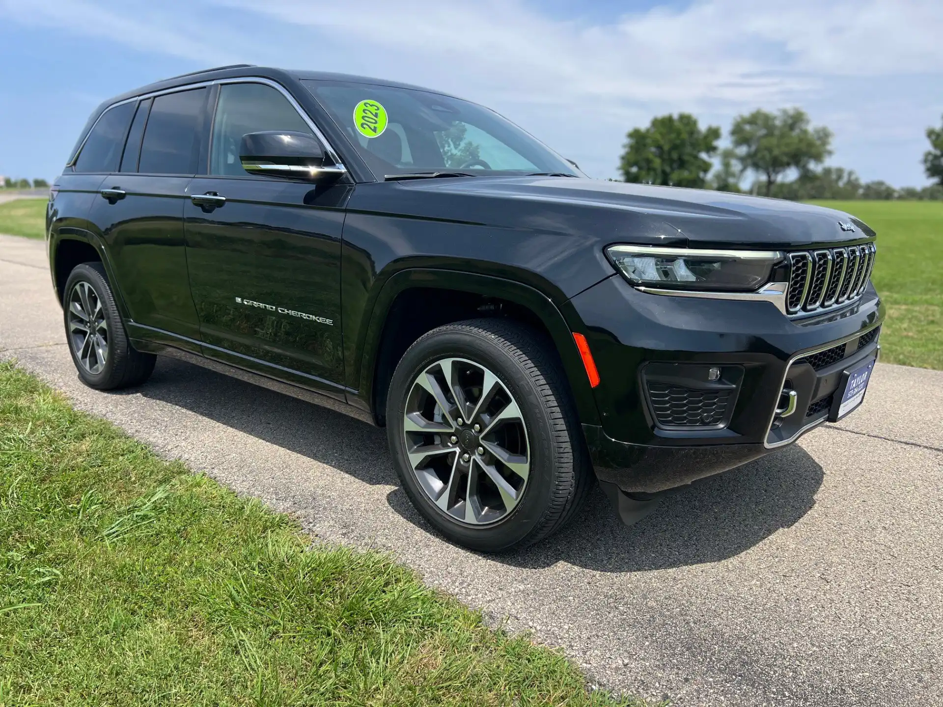 2023 Jeep Grand Cherokee Overland 4x4's photo
