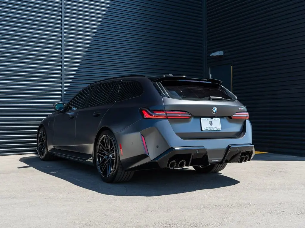 2026 BMW M5 M5 Touring photo 3