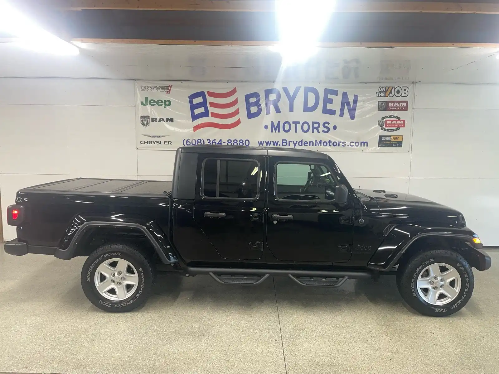 2022 Jeep Gladiator Sport S's photo