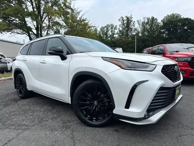 2024 Toyota Highlander XSE AWD's photo