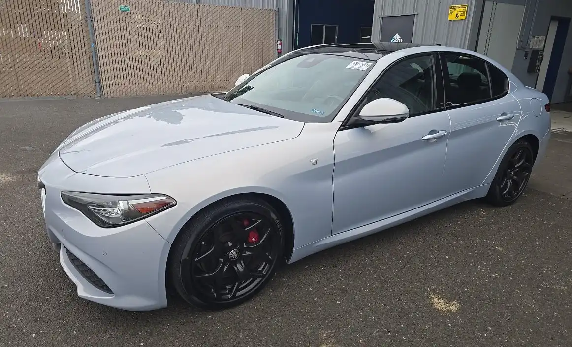 2022 Alfa Romeo Giulia 2.0 Ti Auto's photo