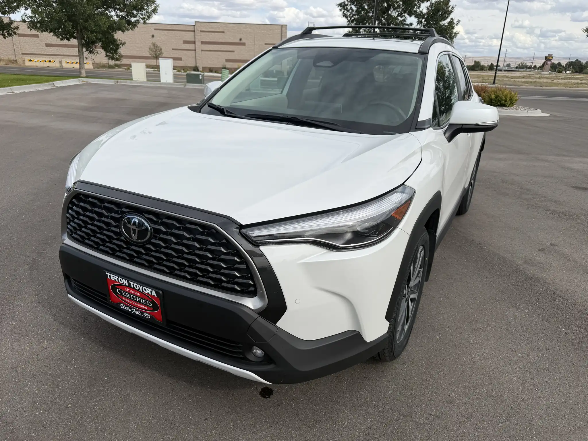 2024 Toyota Corolla Cross XLE AWD's photo