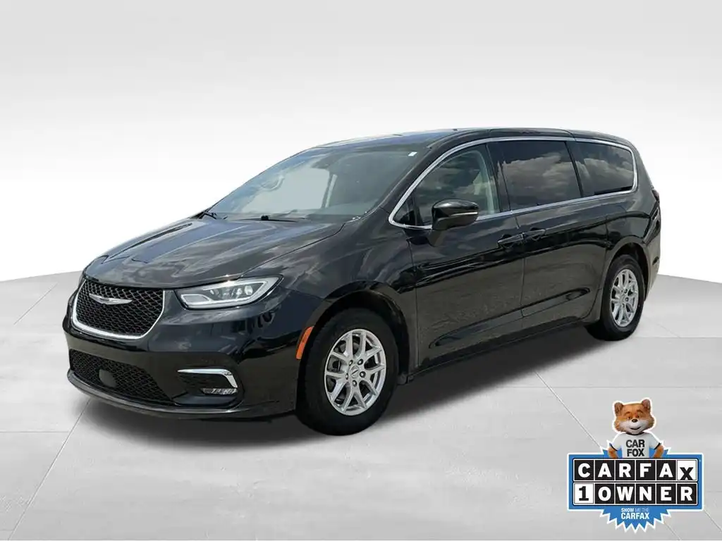 2023 Chrysler Pacifica Touring L's photo