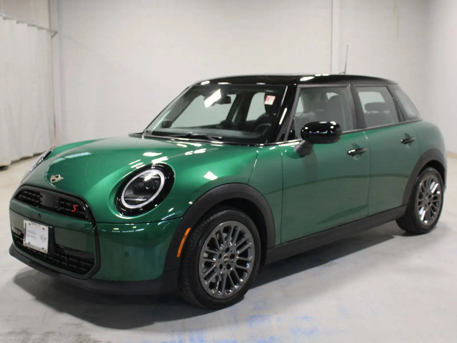 2025 MINI Hardtop Cooper S's photo