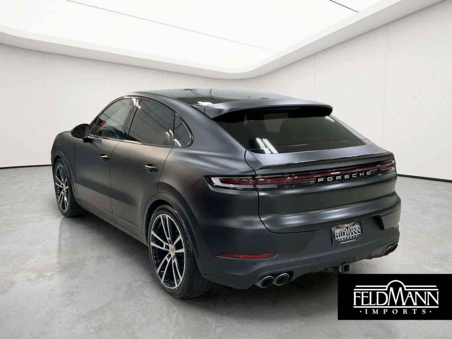 2024 Porsche Cayenne Base photo 4