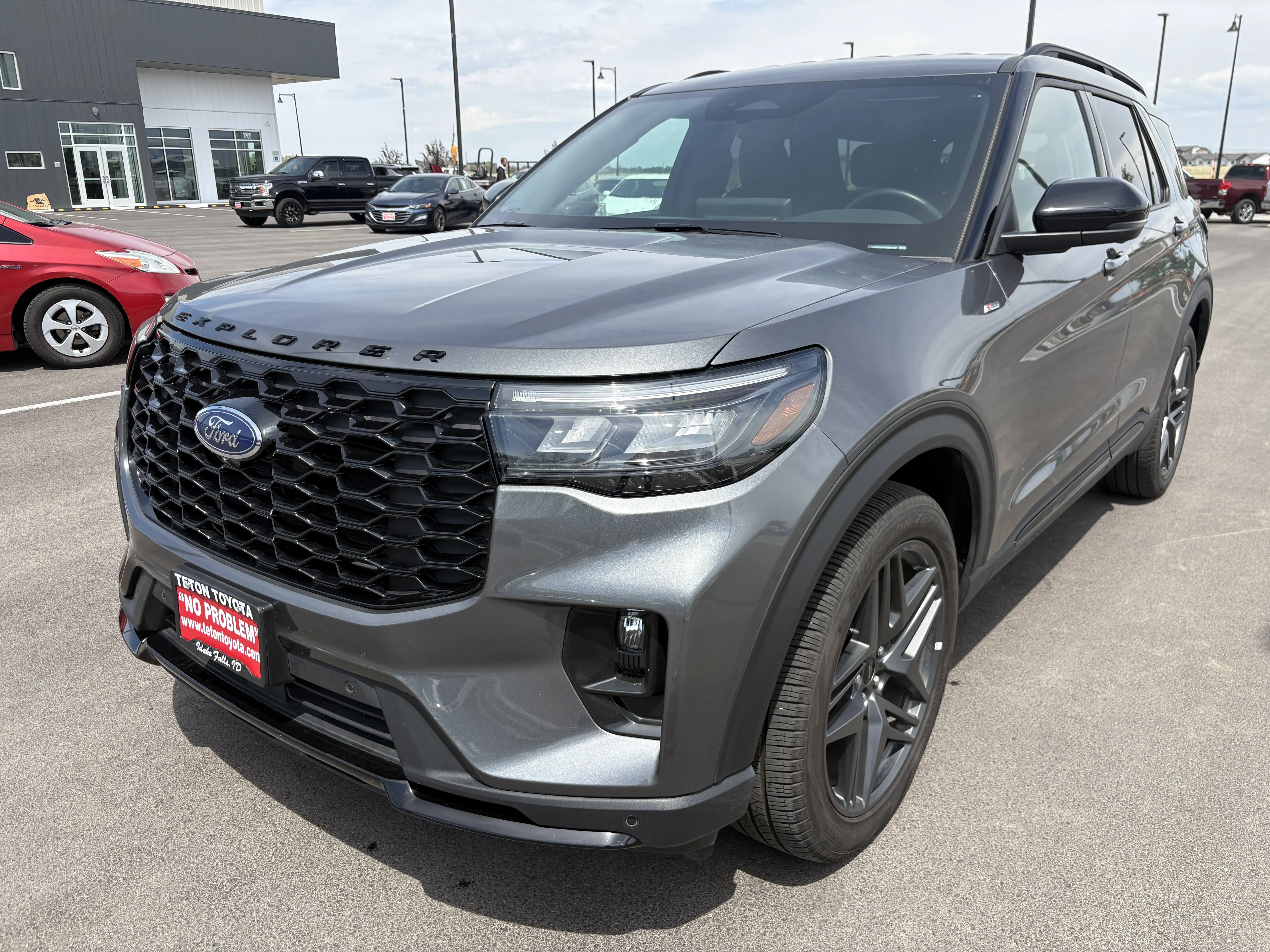 2025 Ford Explorer ST-LINE 4WD (PL535)'s photo
