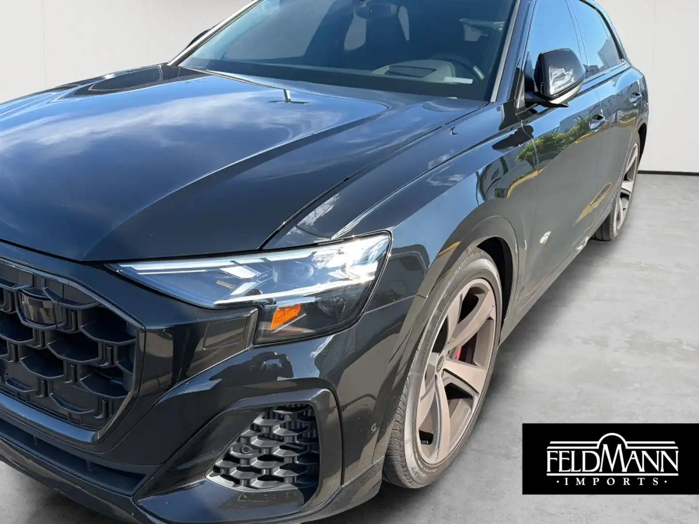 2024 Audi SQ8 Prestige's photo