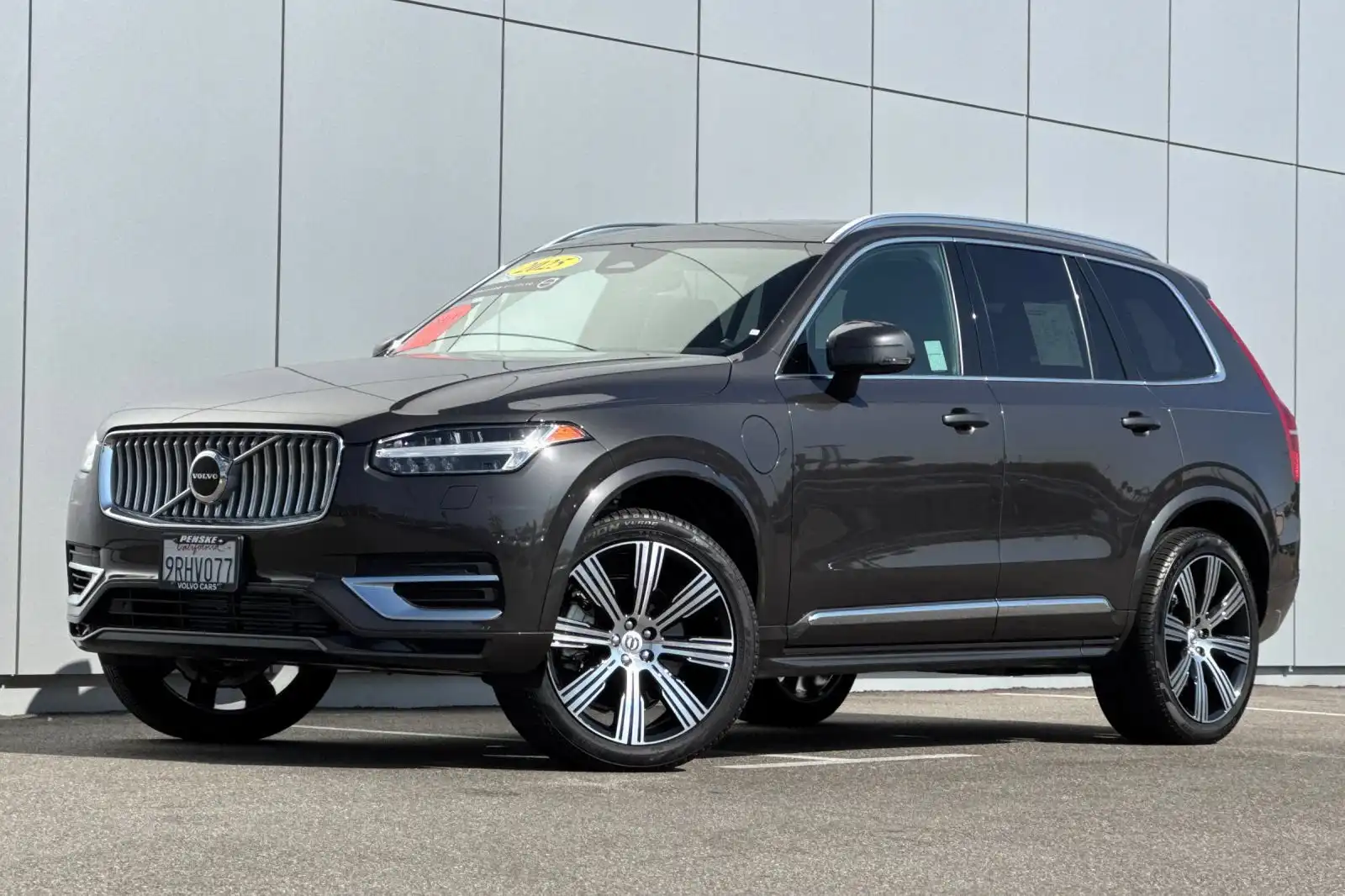 2025 Volvo XC90 T8 Recharge Core Bright 4WD's photo