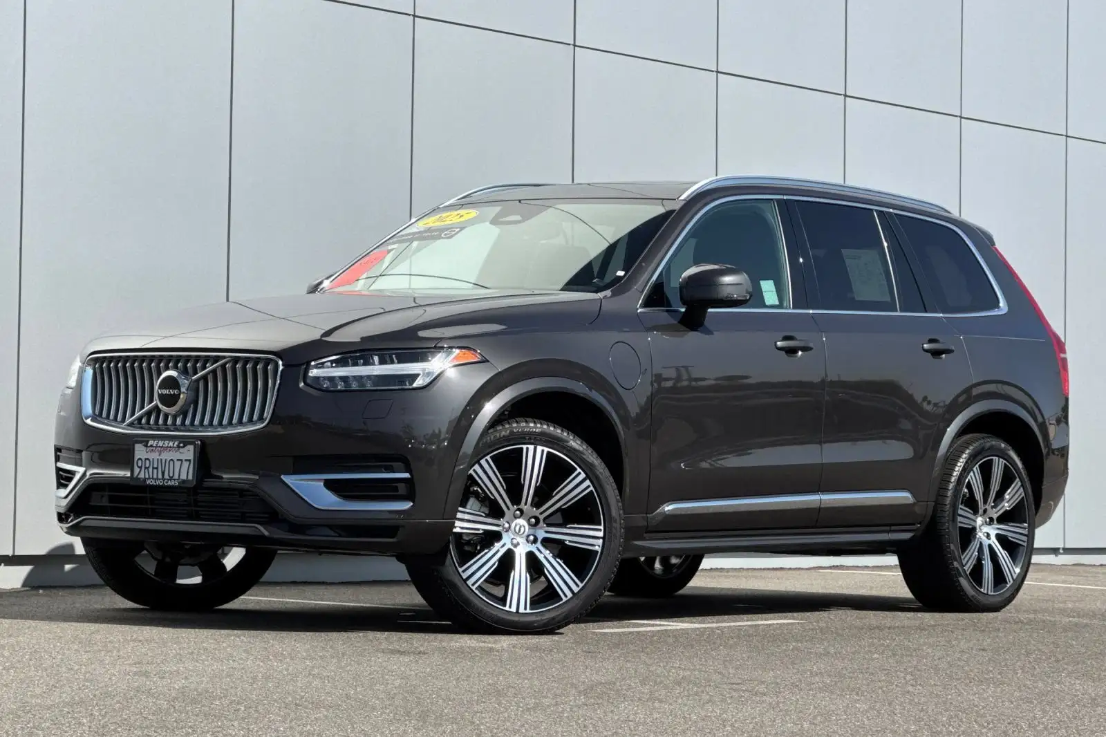 2025 Volvo XC90 T8 Recharge Core Bright 4WD's photo