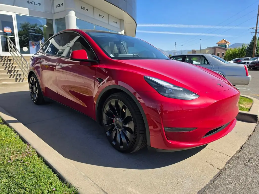 2023 Tesla Model Y Performance Dual Motor All-Wheel Drive photo 3
