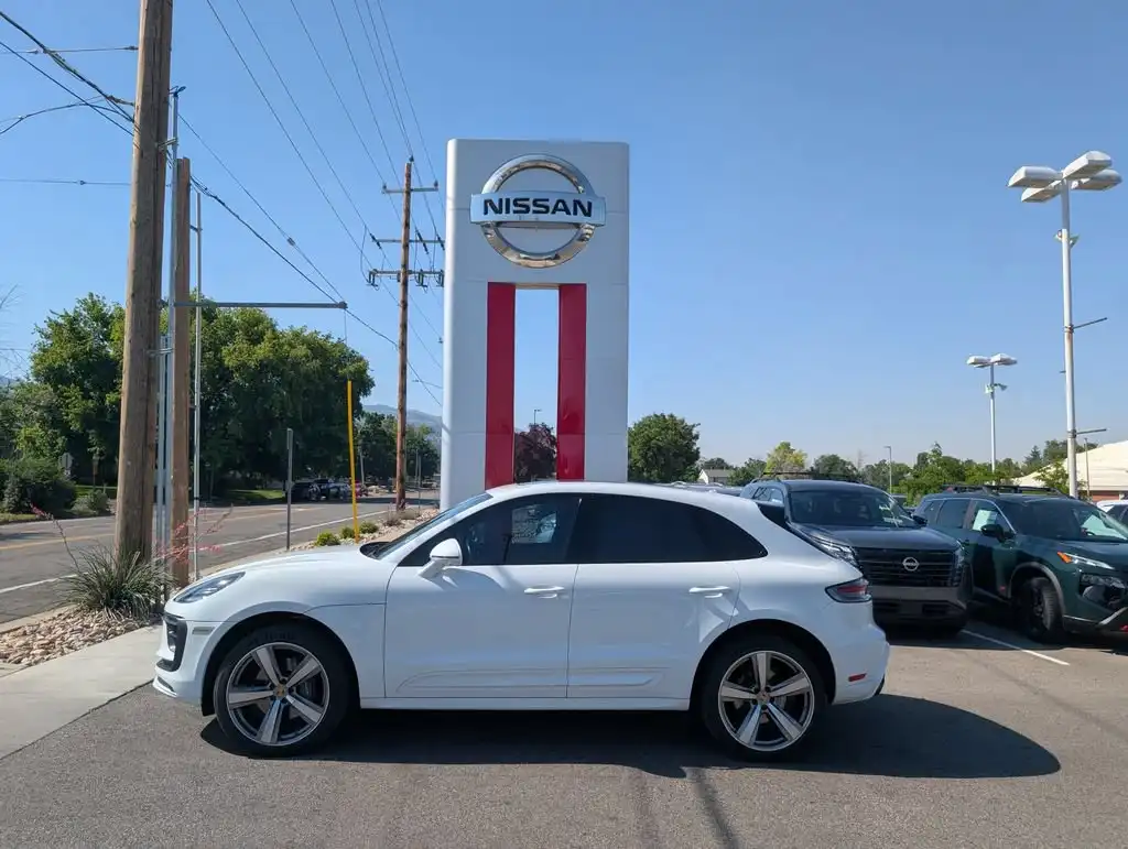 2024 Porsche Macan Base's photo