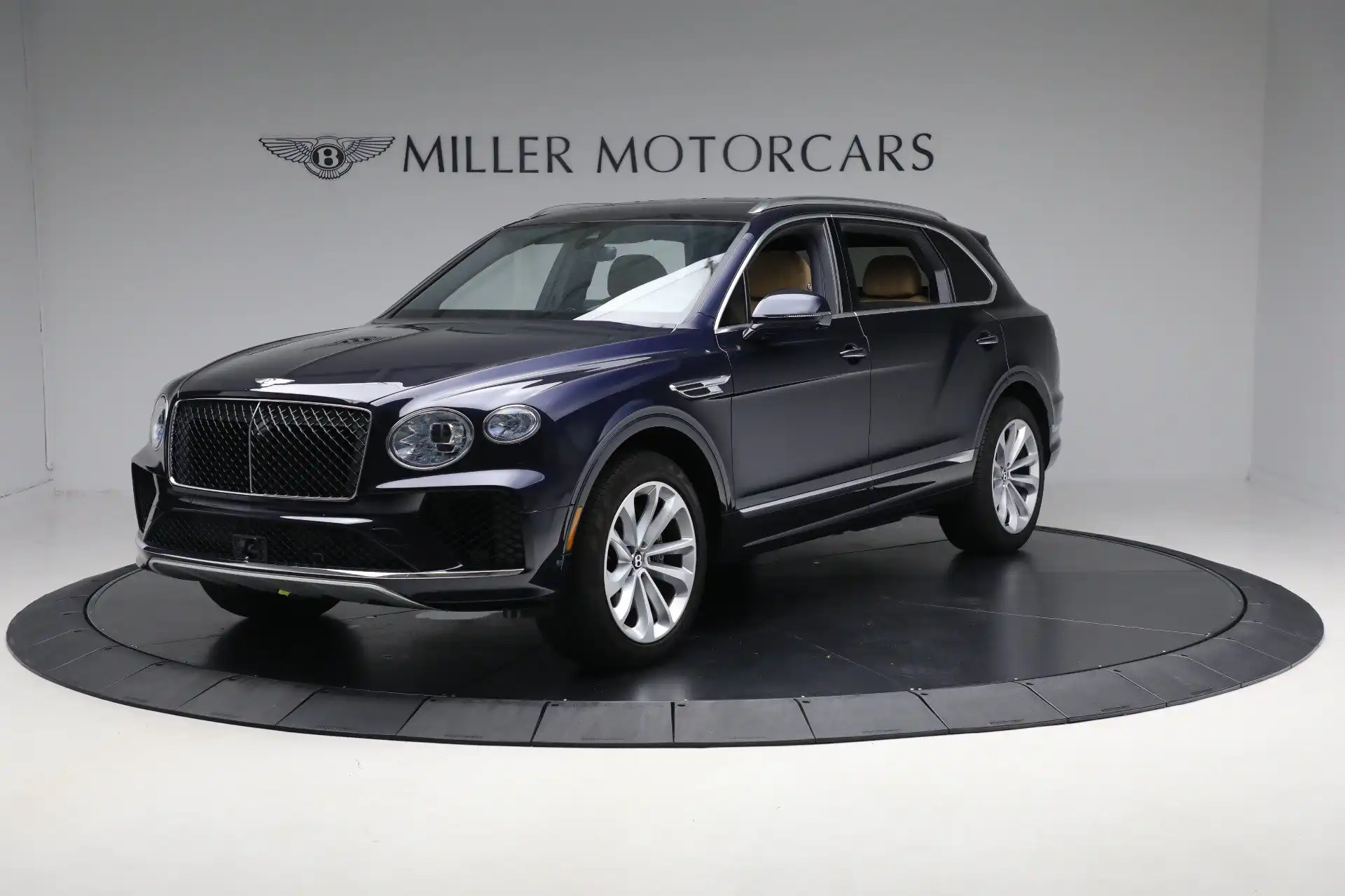 2024 Bentley Bentayga V8 EWB A's photo