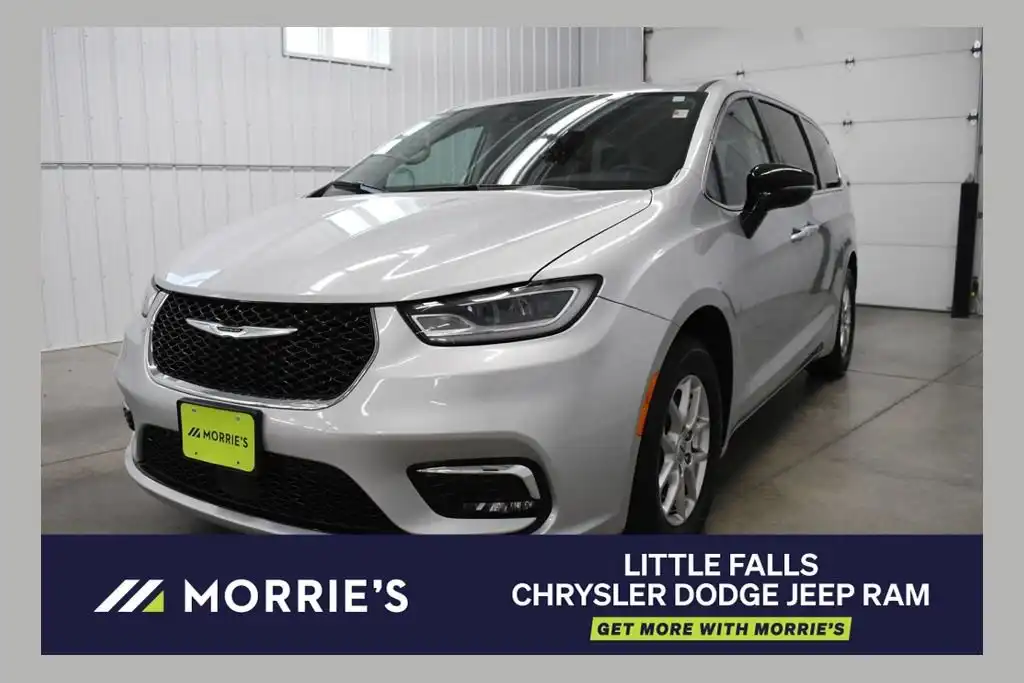 2024 Chrysler Pacifica Touring L's photo
