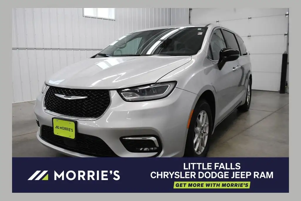 2024 Chrysler Pacifica Touring L's photo