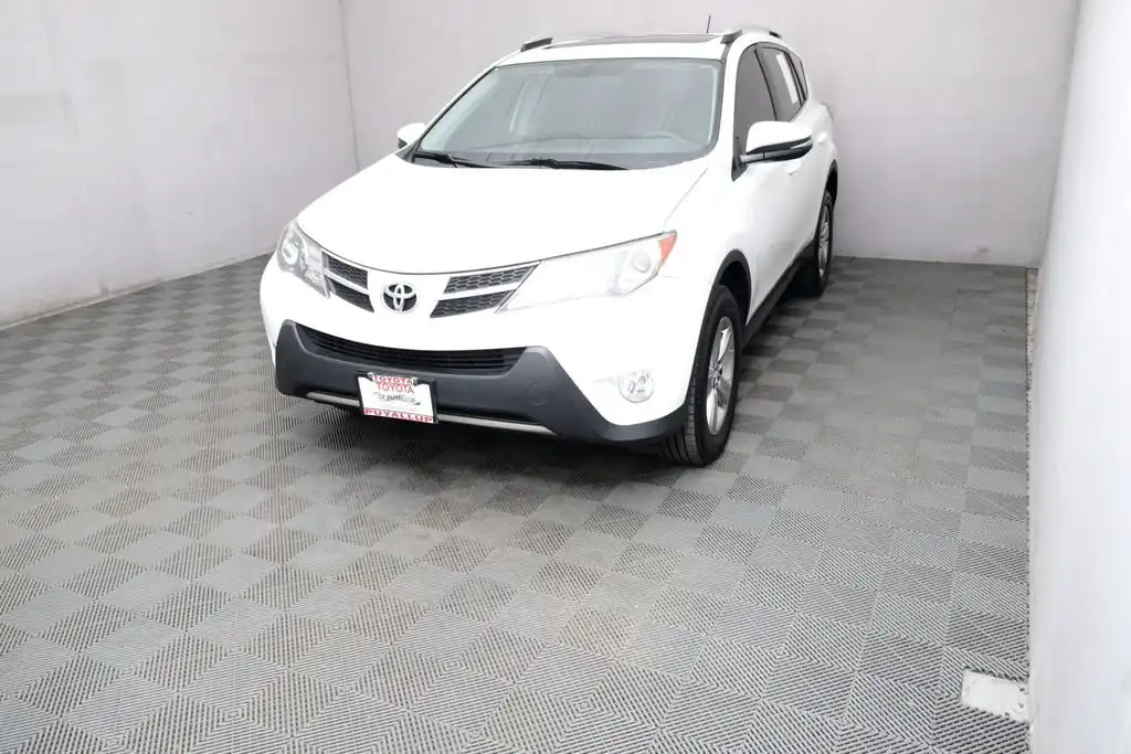 2015 Toyota RAV4 XLE AWD's photo