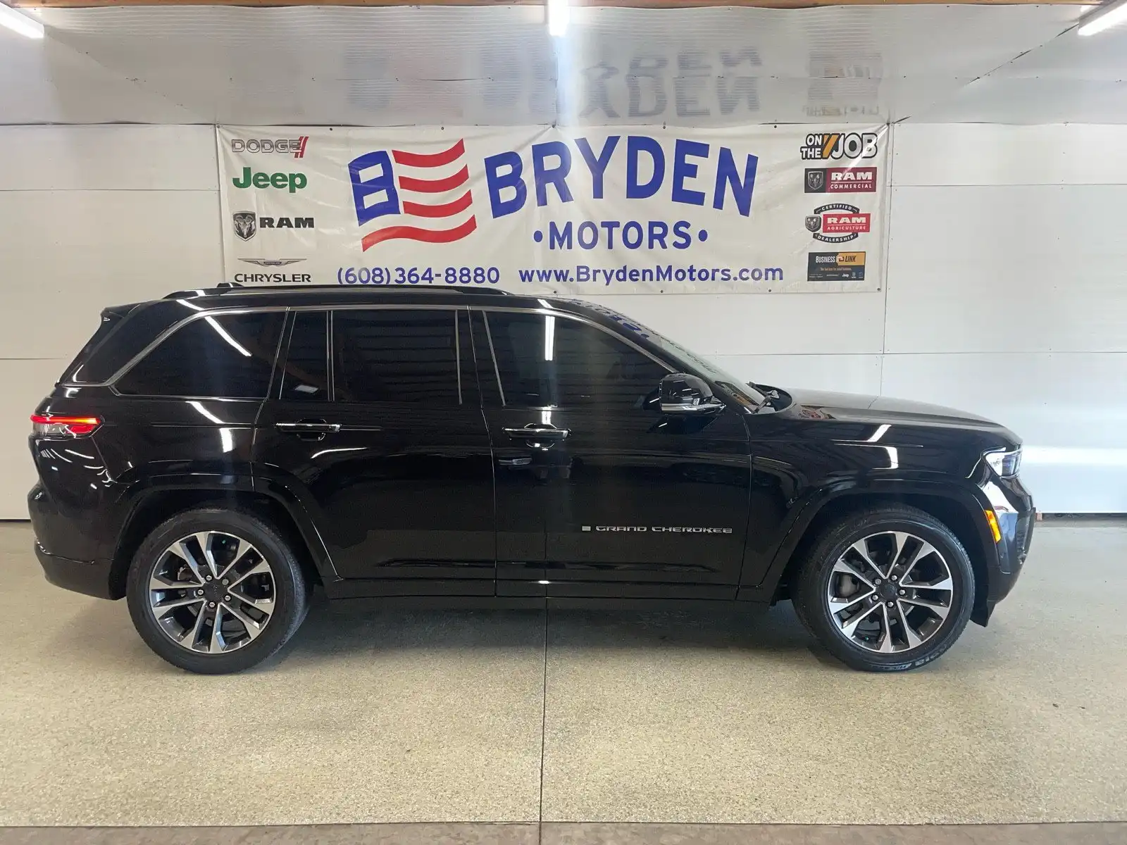 2022 Jeep Grand Cherokee Overland 4x4's photo