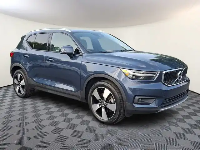 2021 Volvo XC40 T5 Momentum AWD's photo