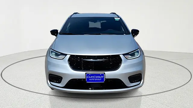 2026 Chrysler Pacifica Select photo 3